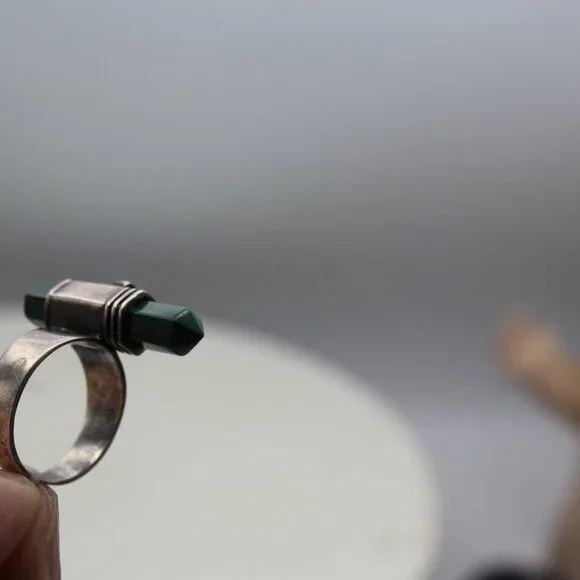 Vintage Malachite Sterling Silver Ring - Picture 5 of 6
